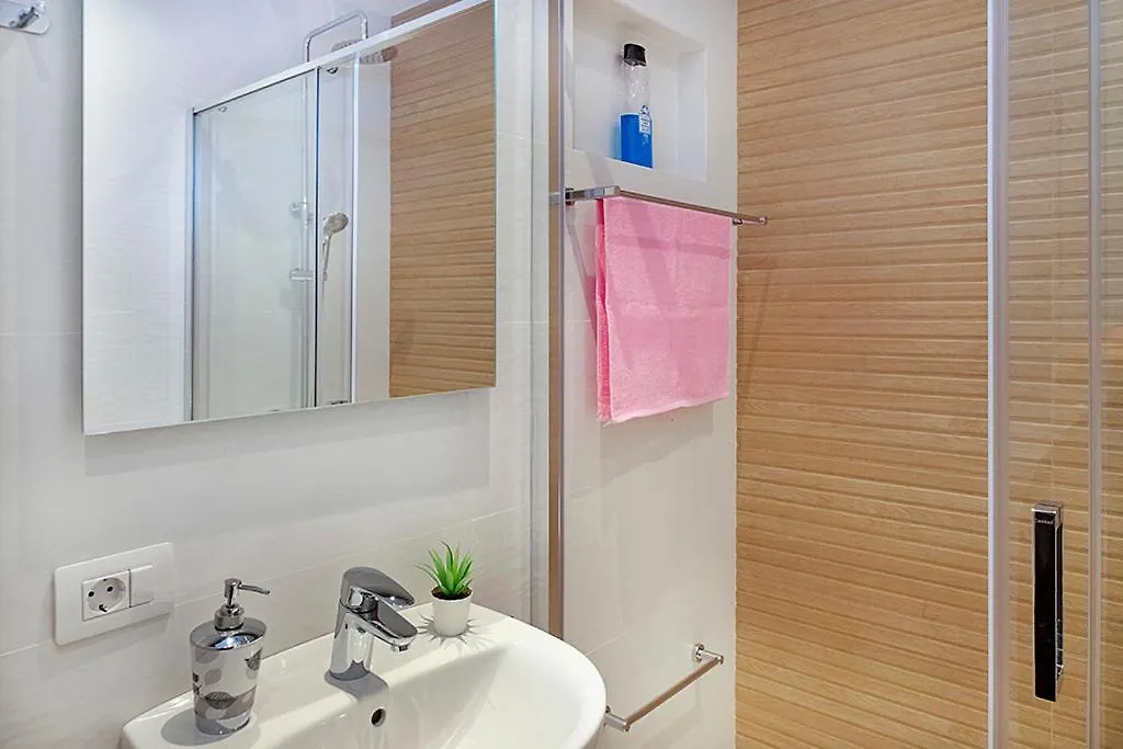 Azahara Playa -Las Vistas Beach Free Wifi 美洲海滩 0*,  西班牙